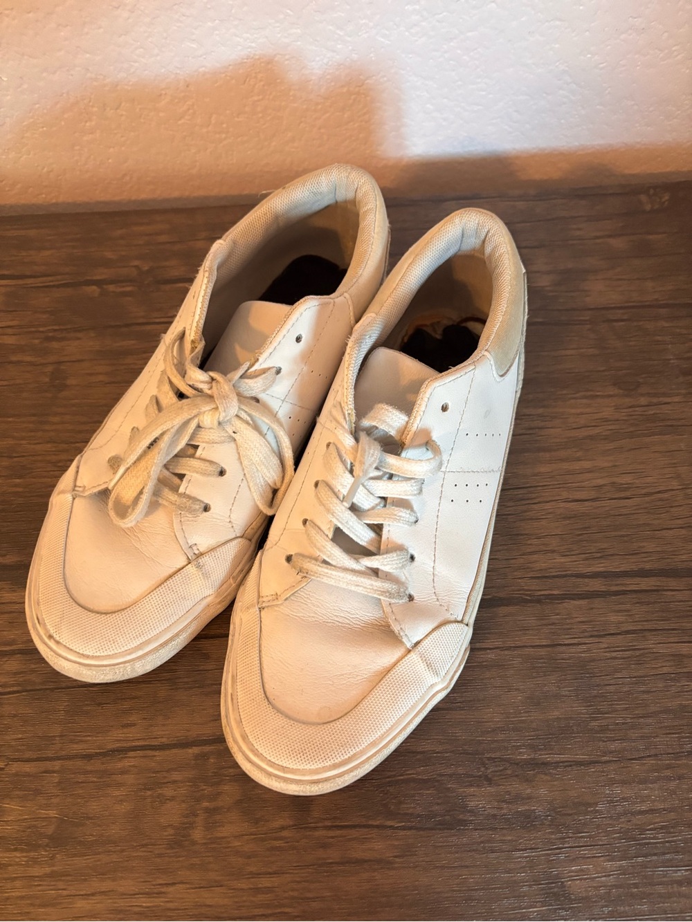 Shoes size 7.5 - Picture 2 of 9